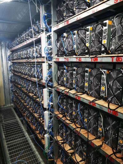 Mining farm with auto-upgrading technology